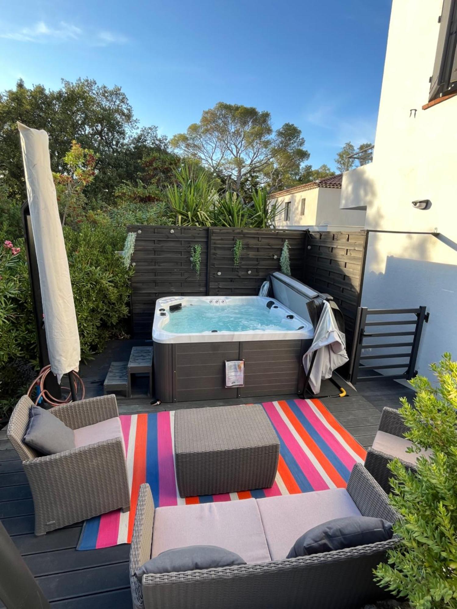 Villa Les Mimosas Spa-Jacuzzi Saint-Raphaël Exteriör bild